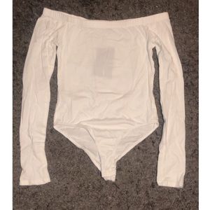 Off white off the shoulders bodysuit!